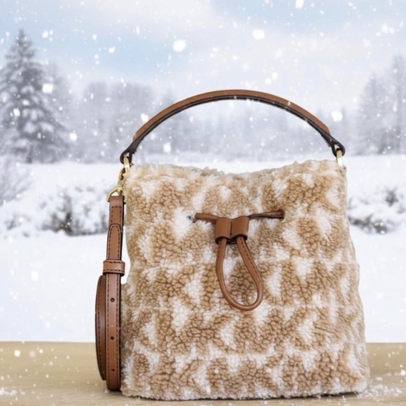 Michael Kors Suri Small Bucket crossbody - Picture 2 of 2